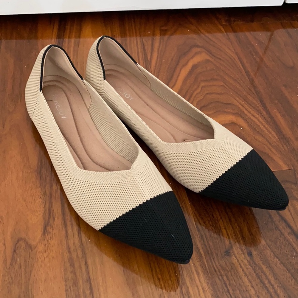 NWOT - woven slip on Rothys-style nude and black flats